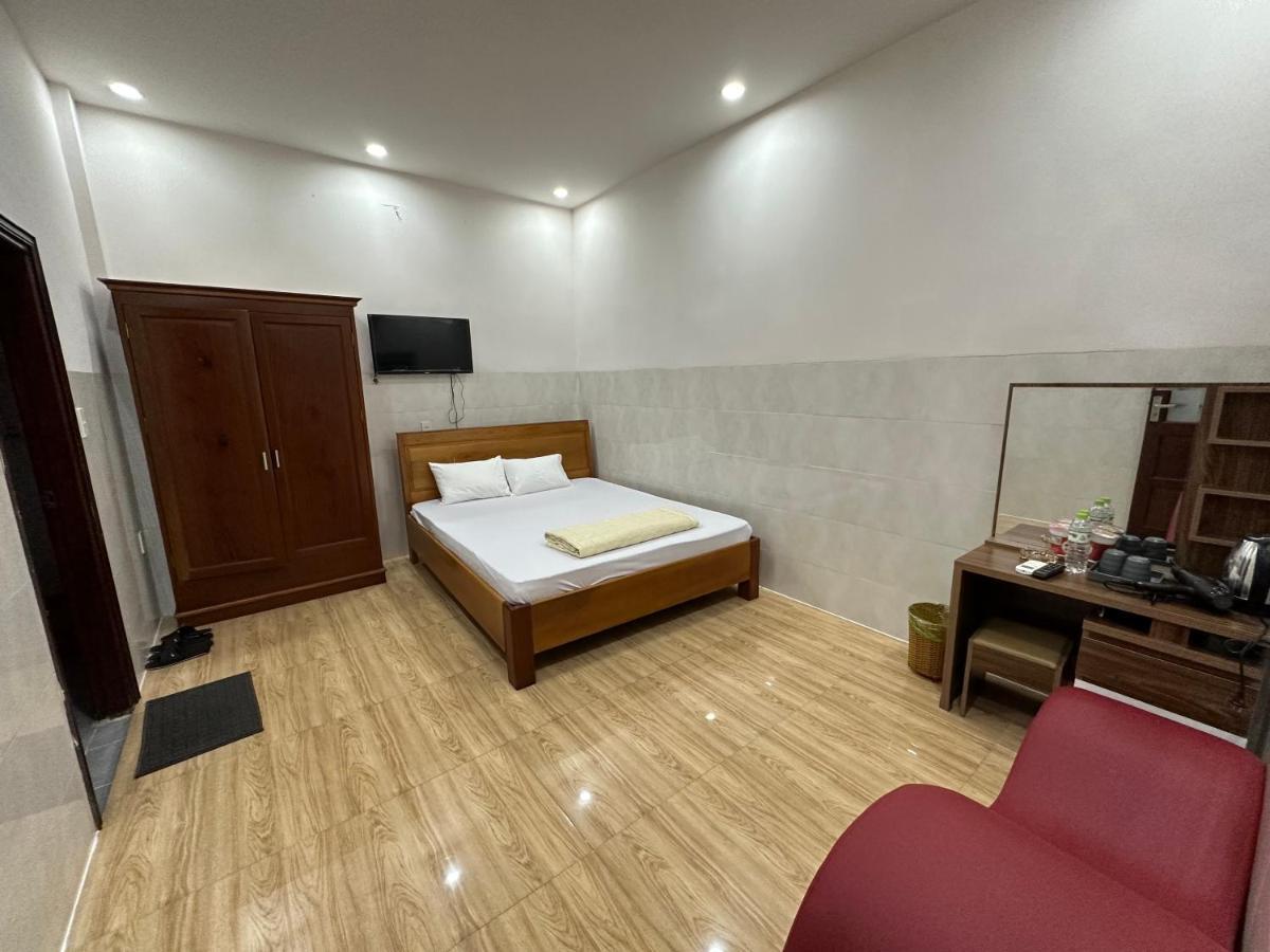 Hoang Linh Hotel Buon Ma Thuot Exterior foto