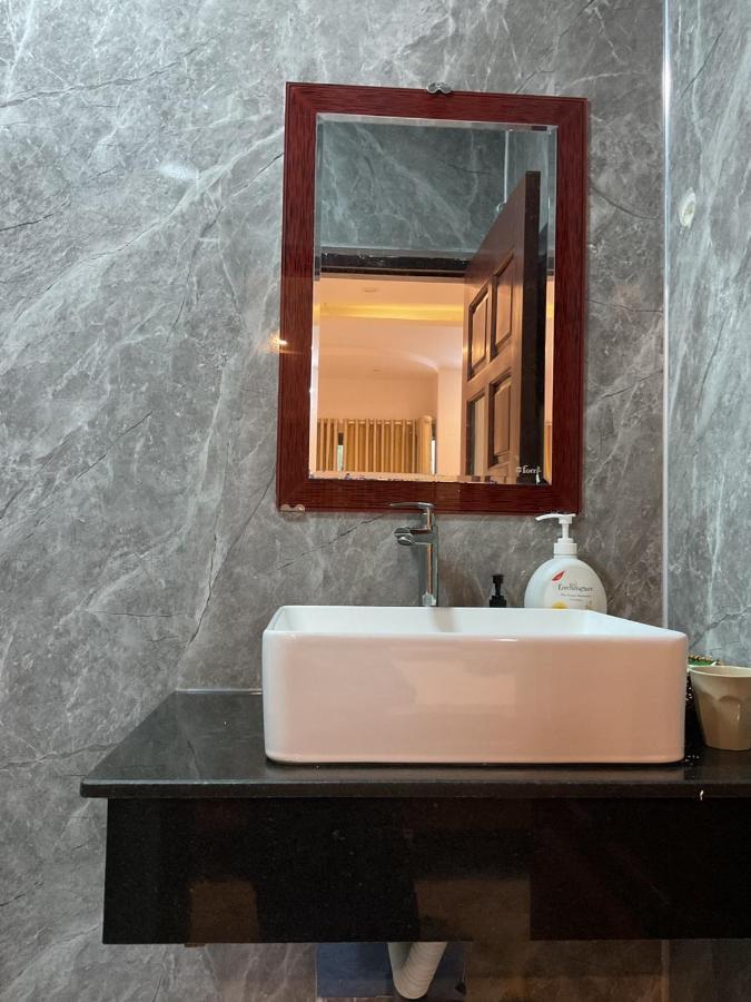 Hoang Linh Hotel Buon Ma Thuot Exterior foto